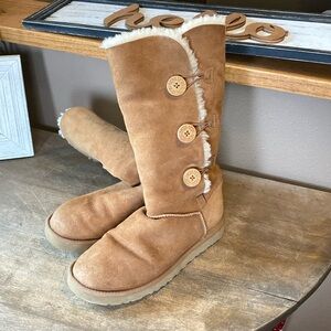 Three Button Tall Ugg Boots in Chesnut